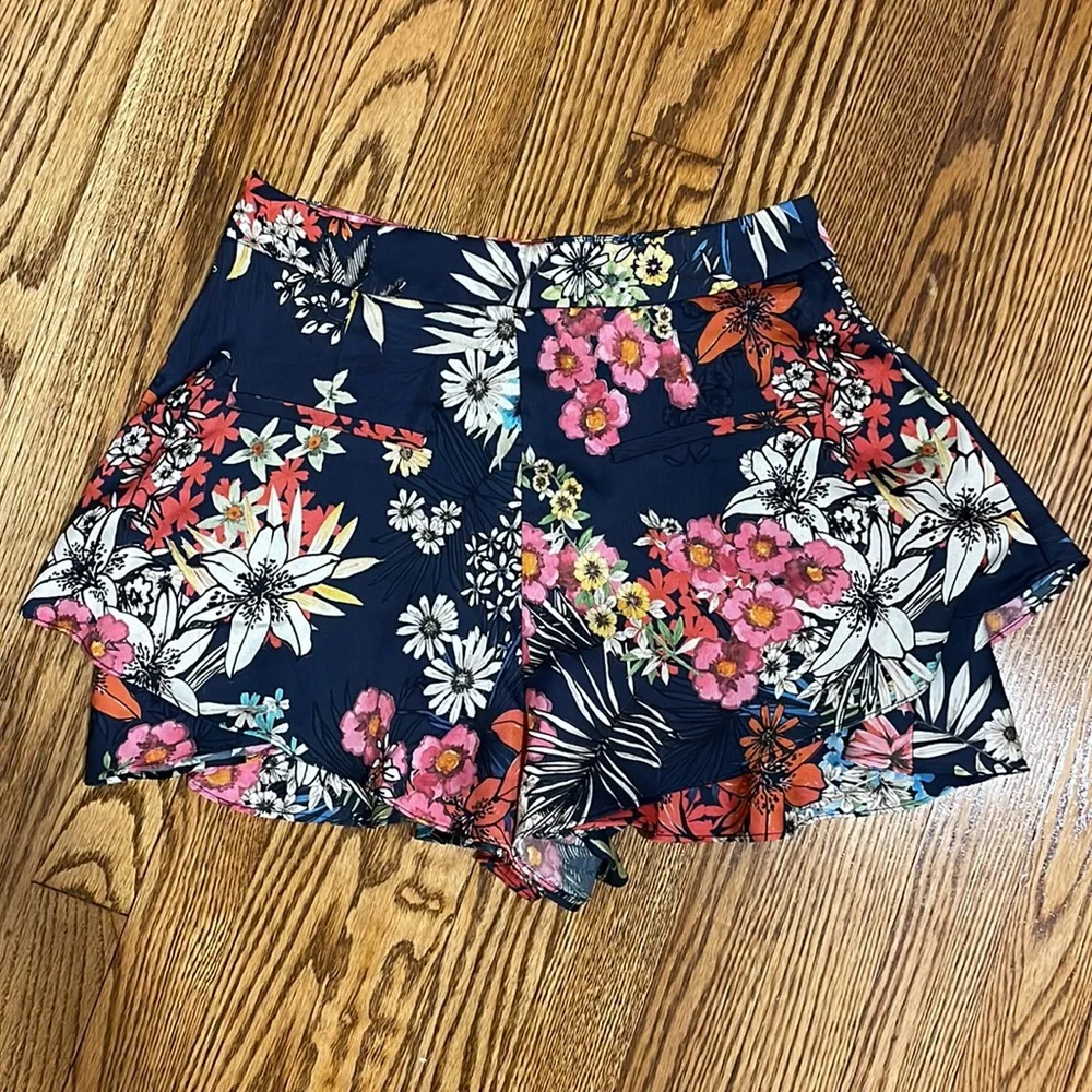 Zara Floral Ruffle Shorts - Picture 2 of 2